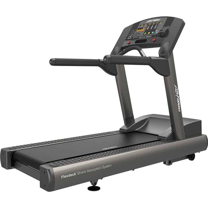 Life-Fitness-Integrity-Series-CLST-treadmill-1.jpg